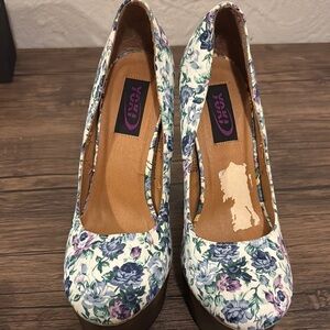 Yoki Floral Print Women's Heels